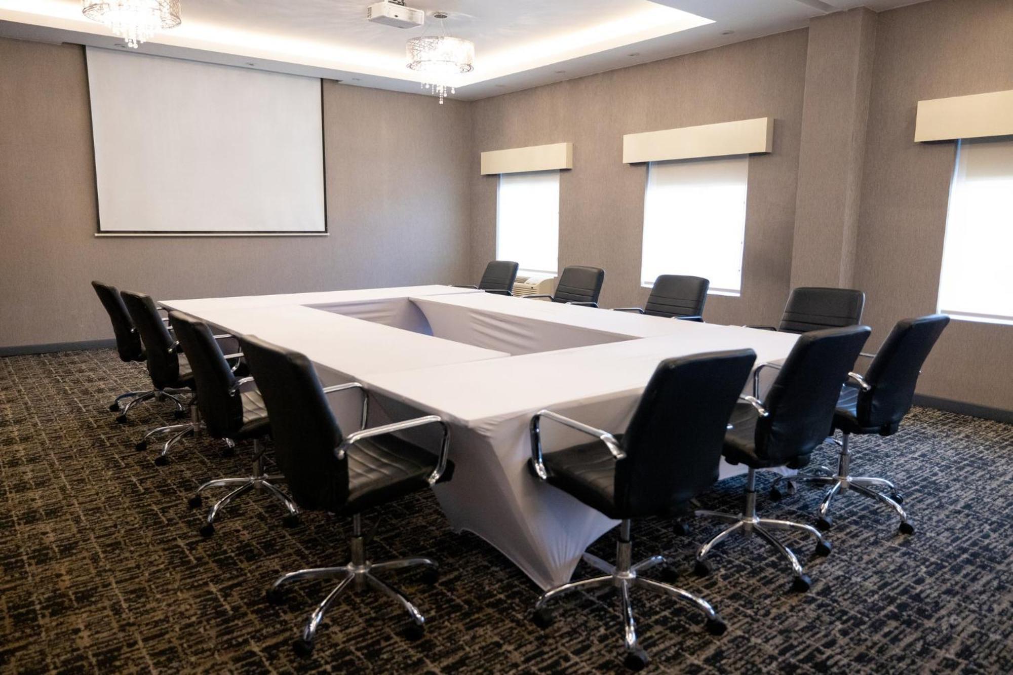 Voco Saltillo Suites By Ihg 외부 사진